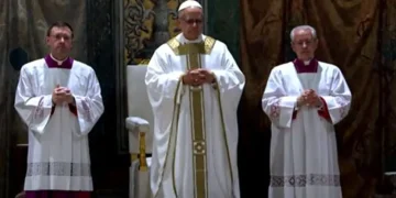 El papa León XIV preside su primera misa desde la Capilla Sixtina junto a los cardenales electores