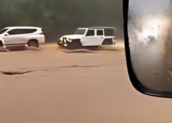 Fuertes inundaciones en la autopista Duarte, por intensas lluvias