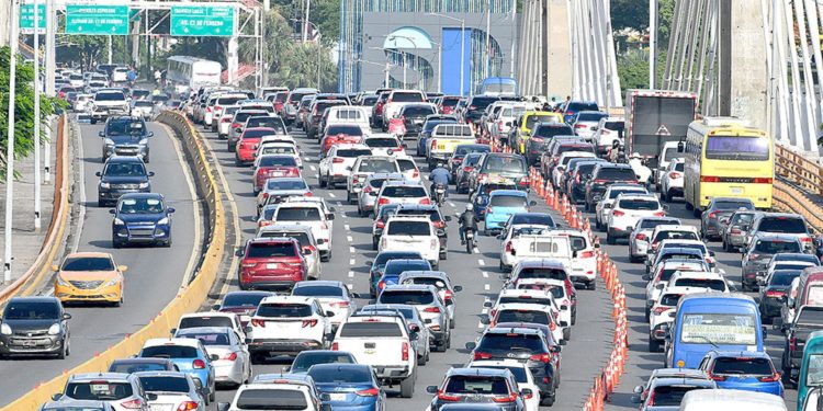 Gobierno implementará medidas para disminuir tapones en el Distrito Nacional y Santiago