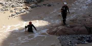 Dos muertos y 1,800 turistas rescatados tras inundaciones en Petra, Jordania