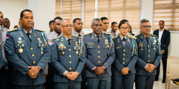 Miembros de la Dirección de Asuntos Internos de Policía Nacional se especializan en investigación en el IPES