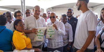 Cientos de residentes en Santiago y La Vega aprovechan ofertas en feria Inespre con las Madres