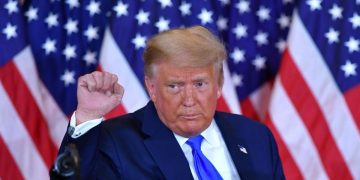 EE.UU. moviliza bombarderos hacia el Pacífico mientras Trump sopesa si atacar Irán