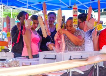Inespre con las madres llegó a Cristo Rey con grandes ofertas