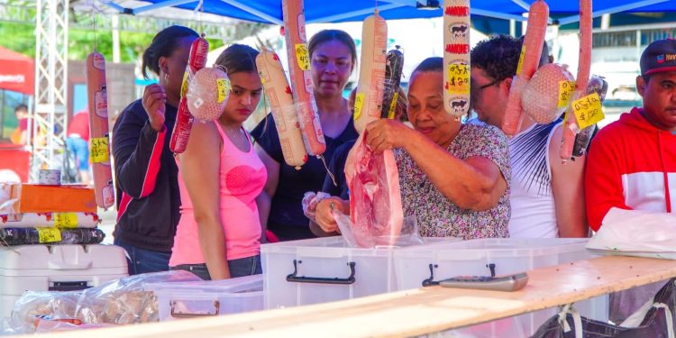 Inespre con las madres llegó a Cristo Rey con grandes ofertas