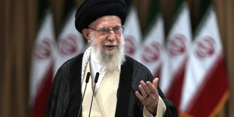 Líder supremo de Irán: "Vencimos a EE.UU. y le dimos una fuerte bofetada"