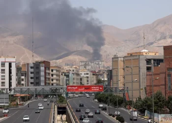 Israel ataca la televisión estatal de Irán mientras emitía en directo