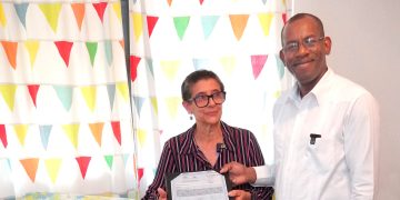 Titulación de Terrenos del Estado y Medio Ambiente realizan jornada de limpieza y siembra de árbol en playa El Faro San Pedro de Macorís