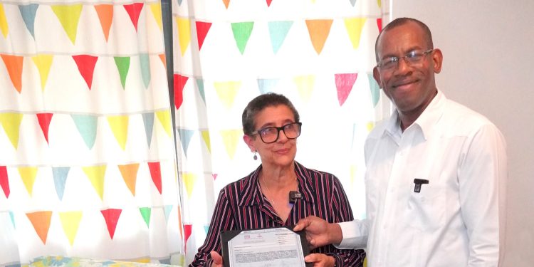 Titulación de Terrenos del Estado y Medio Ambiente realizan jornada de limpieza y siembra de árbol en playa El Faro San Pedro de Macorís