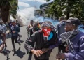 Las autoridades de Kenia ordenan a televisiones y radios que dejen de cubrir las protestas