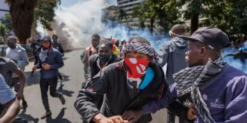 Las autoridades de Kenia ordenan a televisiones y radios que dejen de cubrir las protestas