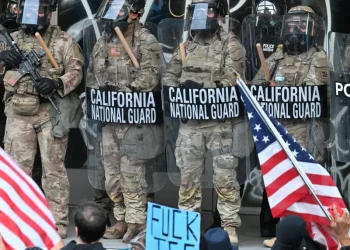 La Policía de Los Ángeles realizó múltiples arrestos durante el toque de queda nocturno impuesto por los disturbios