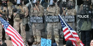 La Policía de Los Ángeles realizó múltiples arrestos durante el toque de queda nocturno impuesto por los disturbios