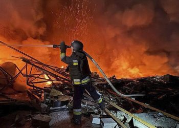 Rusia lanzó un ataque con drones sobre la ciudad ucraniana de Sumy y mató a tres personas, entre ellas un niño