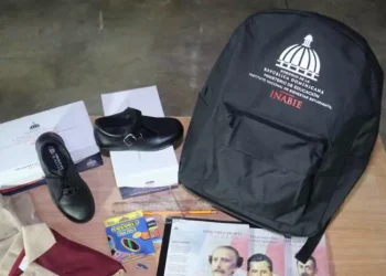 INABIE recibe artículos para kits escolares; garantiza distribución a tiempo a estudiantes