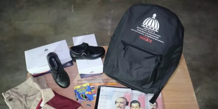 INABIE recibe artículos para kits escolares; garantiza distribución a tiempo a estudiantes