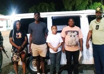 Arrestan haitiano que llevaba a otros indocumentados en un minibús en Azua