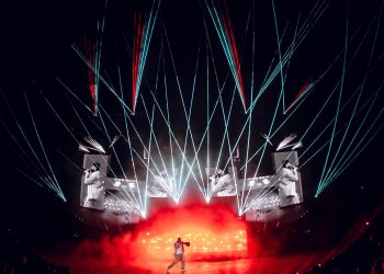 Eladio Carrión arrasa en Altos de Chavón a ritmo de trap