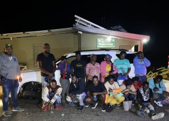 Otra jeepeta fue detenida con 15 haitianos indocumentados en Montecristi