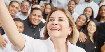 Jóvenes de todo el país manifiestan respaldo a Carolina Mejía