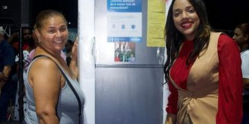 Diputados Rafael Castillo y Tayluma Calderón agasajan madres de SDE