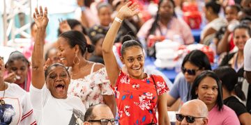 Alcaldía SDN celebra Día de las Madres con empleadas y munícipes