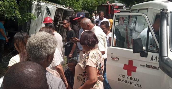 Sistema 911 coordina asistencia ante accidente de tránsito con múltiples atrapados en Villa Altagracia