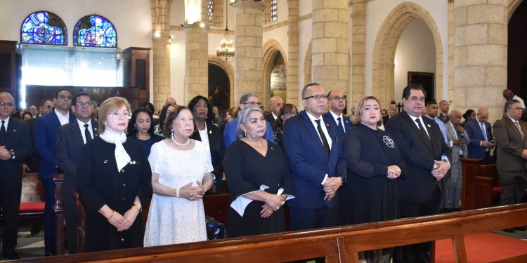 Colegio de Notarios celebra 58 aniversario con emotivos actos y llamado a la ética profesional