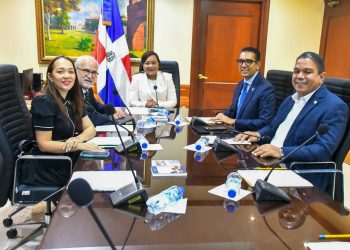 Comisión Especial que estudia proyecto de ley sobre libertad de expresión escuchó a representantes de Participación Ciudadana