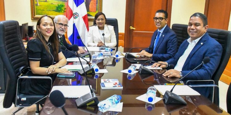 Comisión Especial que estudia proyecto de ley sobre libertad de expresión escuchó a representantes de Participación Ciudadana