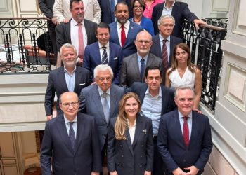 Carolina participa en almuerzo de Cámara de Comercio de Sevilla para fortalecer lazos comerciales y empresariales con SD