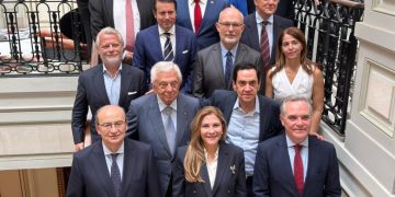 Carolina participa en almuerzo de Cámara de Comercio de Sevilla para fortalecer lazos comerciales y empresariales con SD