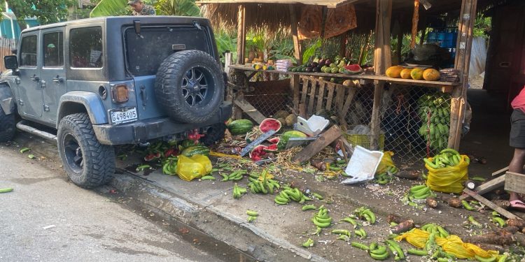 Conductor choca con 15 haitianos intentando escapar del Ejército en Boca de Mao
