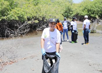 Realizan jornada de limpieza de costas en beneficio del medio ambiente