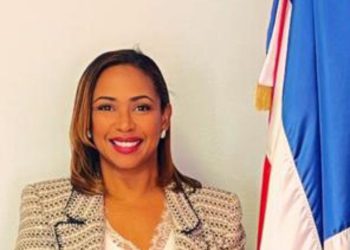 Reconocida dirigente Katia Castillo asume coordinación de Wellington Arnaud en Europa junto a su equipo 