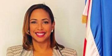 Reconocida dirigente Katia Castillo asume coordinación de Wellington Arnaud en Europa junto a su equipo 