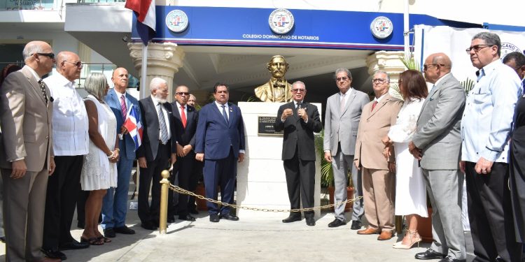 Notarios están llamados a fortalecer la confianza social, afirma Jhon Richard Paniagua