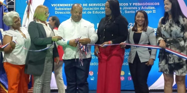 Dirección Regional 15 de Educación celebra con éxito la Expo Feria del Subsistema de Jóvenes y Adultos