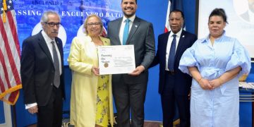 Reconocen en NY abogado dominicano por liderazgo en comunidad jurídica criolla