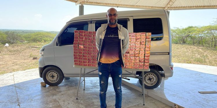 Escondidos en un minibús ocupan más de 49 mil cigarrillos ilícitos en Montecristi