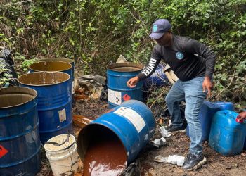 DINTEL desmantela laboratorios clandestinos de bebidas alcohólicas adulteradas en Monte Plata