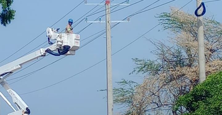 Edesur concluye instalación de 21 kilómetros de conductores para red eléctrica en Pedernales