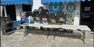 PN detiene cuatro personas y ocupa drogas, máquinas tragamonedas, cigarrillos ilegales y alcohol adulterado