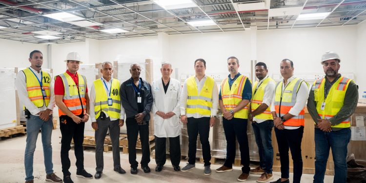 Ministro Bonilla supervisa avances de construcción en moderno edificio clínico-quirúrgico en la Ciudad Sanitaria Luis Eduardo Aybar