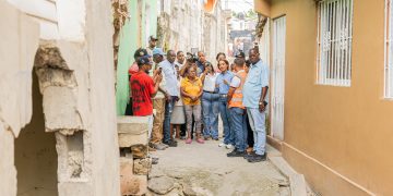 Alcaldesa Betty Gerónimo inspecciona zona afectada por derrumbe en Guaricanos 