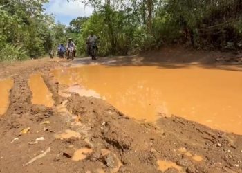 Residentes de Pulgarín y El Guanito en Bayaguana claman por infraestructuras básicas