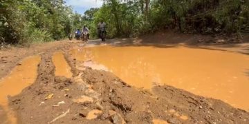 Residentes de Pulgarín y El Guanito en Bayaguana claman por infraestructuras básicas