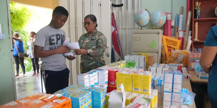 Ministerio de Defensa realiza operativo médico en Duvergé en beneficio de miles de residentes