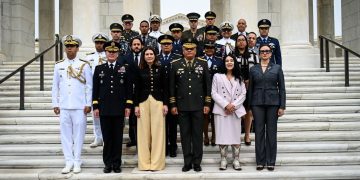 Ministro de Defensa fortalece lazos estratégicos en Washington y recibe importante reconocimiento internacional