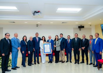 Senado reconoce actriz y presentadora Celinés Toribio por sus 30 años de trayectoria